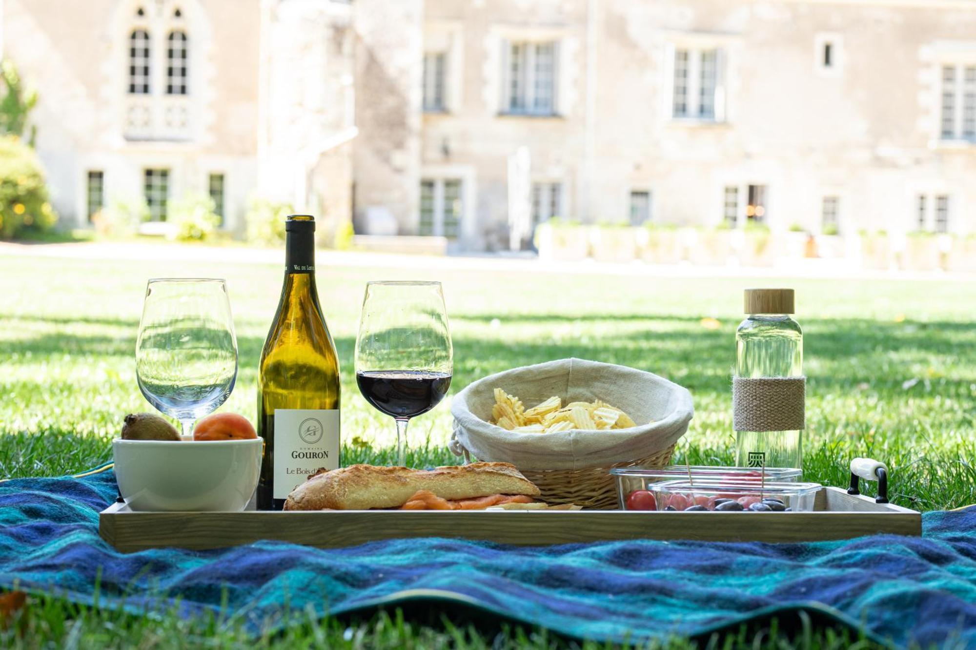 Domaine De La Commanderie De Ballan Kültér fotó