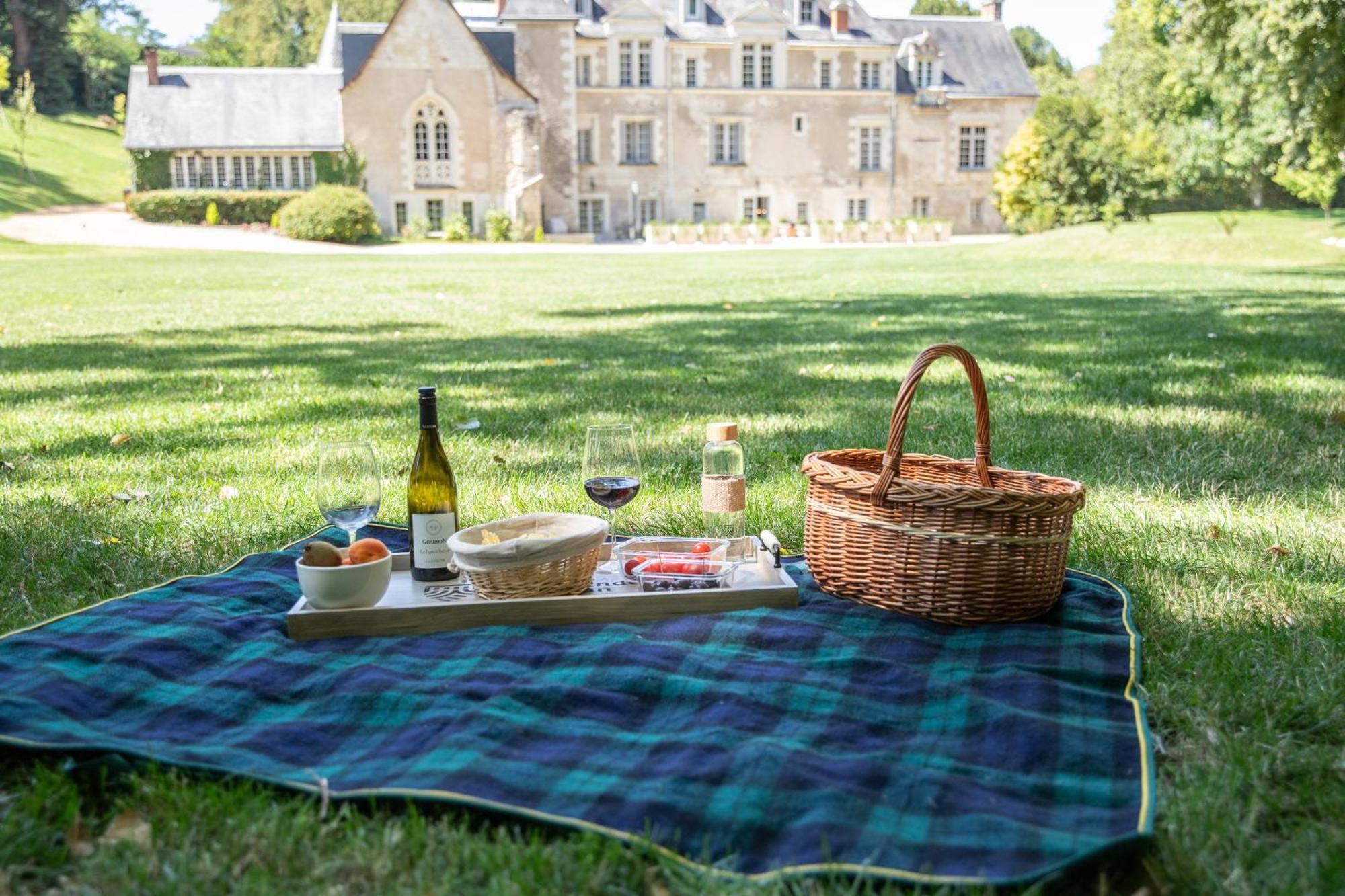 Domaine De La Commanderie De Ballan Kültér fotó